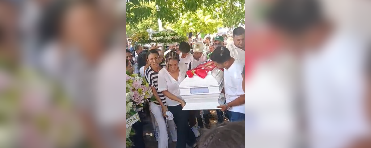 Durante el recorrido hacia su última morada, el ambiente estuvo cargado de tristeza e impotencia. Sus familiares no pudieron contener el dolor ante la partida de la niña, mientras amigos cercanos y vecinos elevaron oraciones y mensajes de fortaleza.