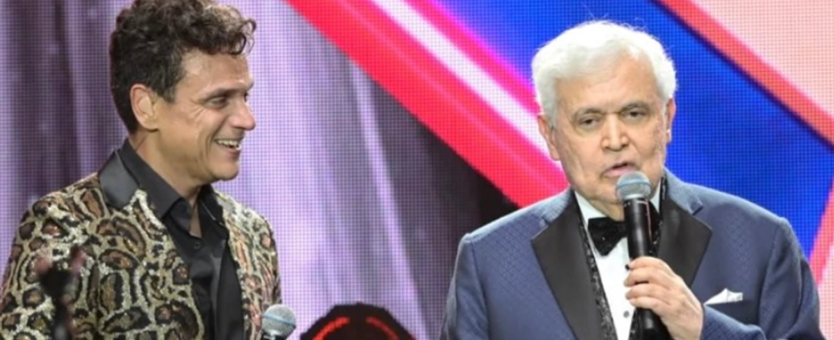 Silvestre Dangond y Jorge Barón en tarima.