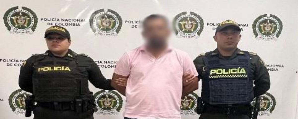 La rápida intervención permitió controlar la situación y evitar que la agresión continuara. El presunto responsable fue detenido en el sitio y posteriormente trasladado para su judicialización.