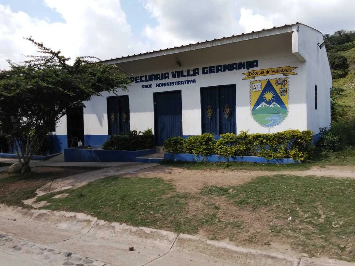 Estudiantes de la Institución Educativa Villa Germania, en el corregimiento del mismo nombre en zona rural de Valledupar, no pudieron asistir a clases por el paro de transportadores que reclaman el pago de tres meses de servicio. Foto: Cortesía.