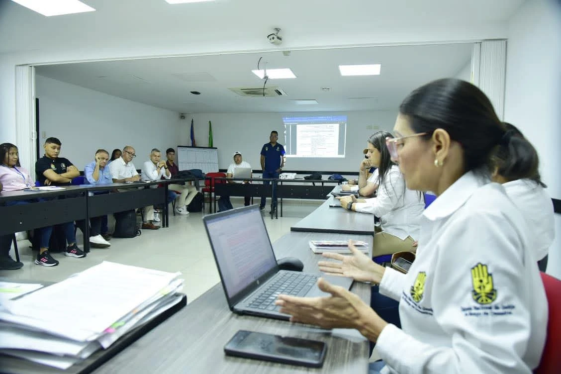 La Oficina de Gestión del Riesgo de Desastres de Valledupar adelantó la intervención de árboles urbanos catalogados en nivel de riesgo alto y extremo. Foto: Alcaldía de Valledupar.