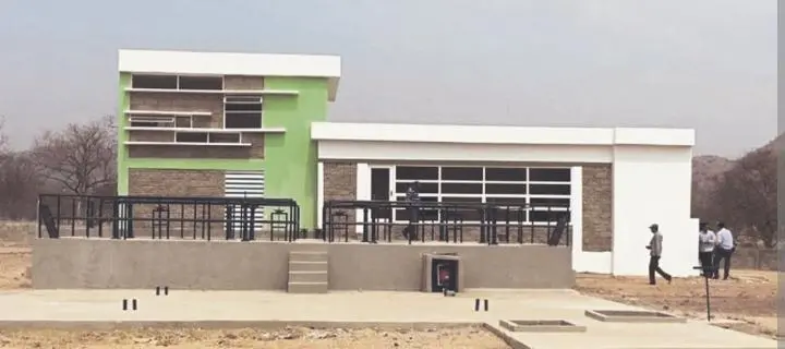 Fachada del acueducto de Los Venados, donde la comunidad denuncia falta de mantenimiento y presencia permanente de personal técnico. FOTO: Cortesía.