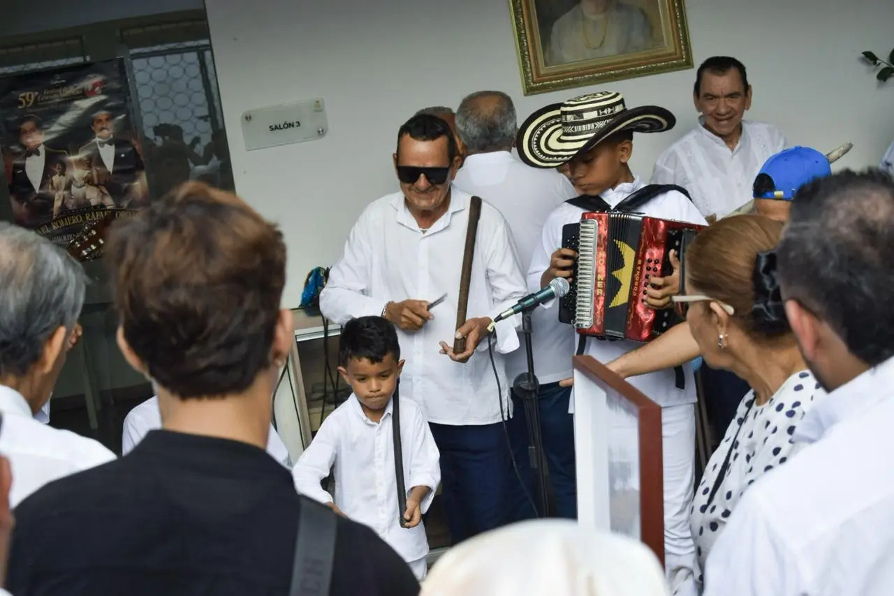 Los Niños del Vallenato de la escuela de Andrés ‘Turco’ Gil interpretan un son en honor a Yolanda Ariño. Foto: Said Armenta.