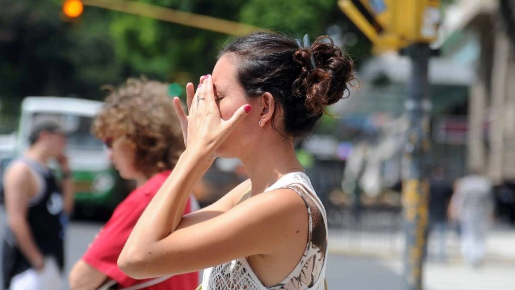 La ola de calor que afecta a Valledupar y el sur de La Guajira, donde las autoridades de salud advierten riesgo de deshidratación y golpe de calor por las altas temperaturas. FOTO: Salud y Medicina.