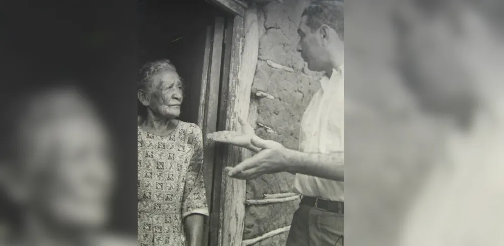 Juana Arias, la abuela que provocó el canto 'La patillalera', junto al maestro Rafael Escalona. FOTO: cortesía