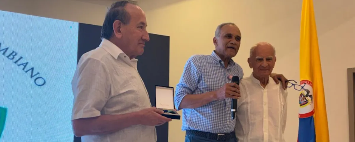 El Colegio Médico Colombiano reconoció en Valledupar la trayectoria médica y cultural de destacados profesionales y de la compositora Rita Fernández Padilla.