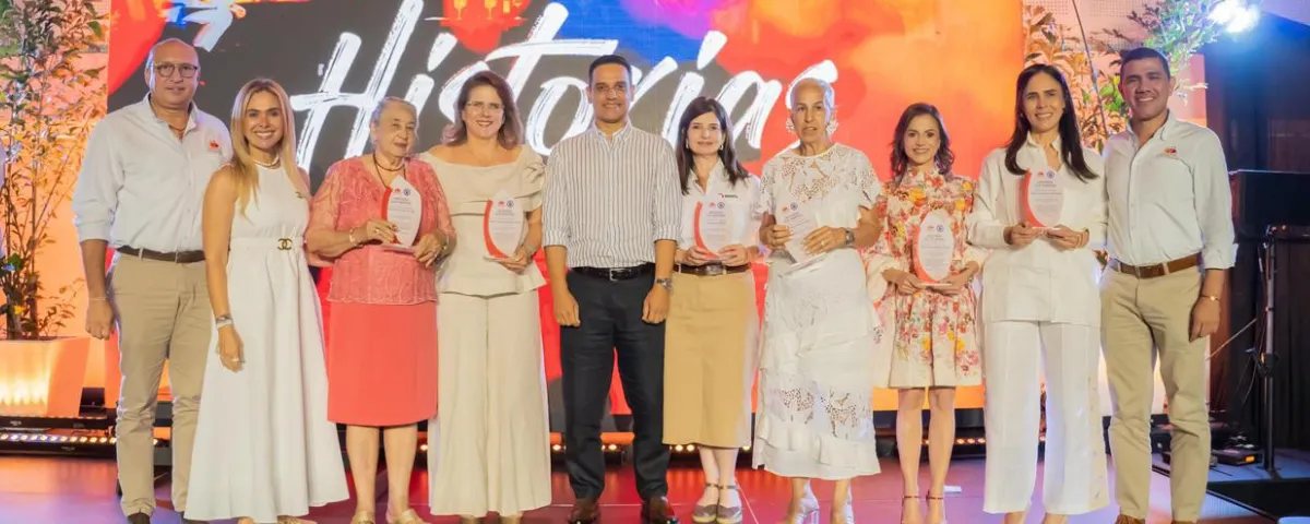 Estudiantes atentos durante el conversatorio “Historias que Inspiran” organizado por Comfacesar en Valledupar