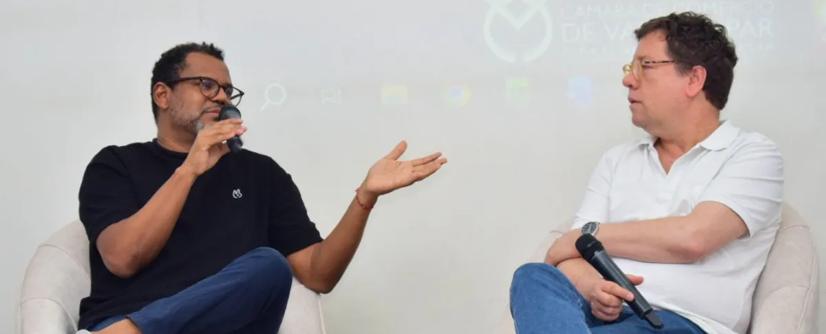 La conversación, realizada en el Auditorio Leandro Díaz de la Cámara de Comercio de Valledupar, tuvo como invitados al historiador Javier Ortiz Cassiani y al periodista cultural Mario Jursich