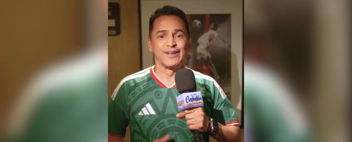 Jorge Celedón con la camiseta de México.