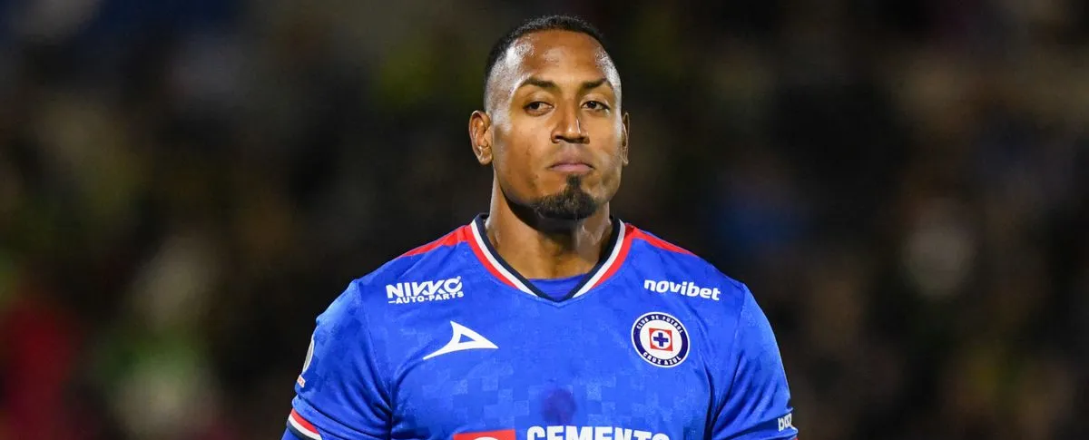 La afición de Cruz Azul pide a Willer Ditta como titular.