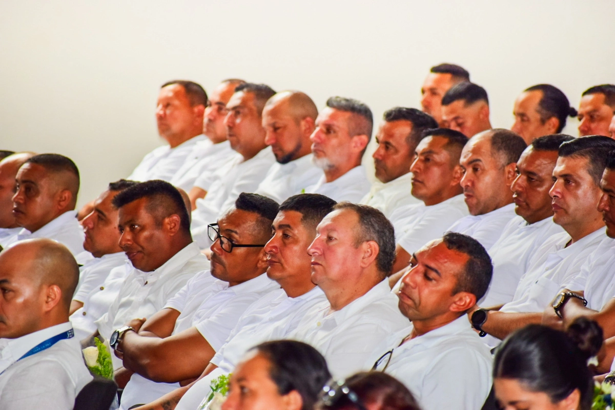 Comparecientes de la Fuerza Pública reconocen su responsabilidad en ejecuciones extrajudiciales y entregan acciones restaurativas a las familias de 11 víctimas. Foto: Said Armenta.