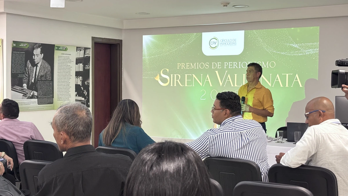 En el auditorio del Centro Cultural Banco de la República, el Círculo de Periodistas de Valledupar definió los cambios del Premio Sirena Vallenata 2026. Foto: EL PILÓN.