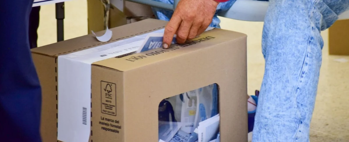 Ciudadano votando.