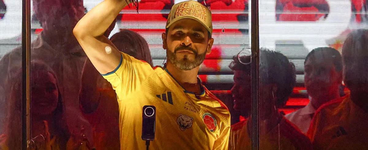 Abelardo de la Espriella con camiseta de la Selección Colombia. Foto: Caracol Radio
