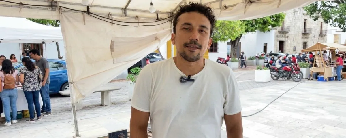 El escritor y poeta César González participó en FELVA 2026, donde reflexionó sobre el papel de la literatura en la comprensión de los desafíos contemporáneos.