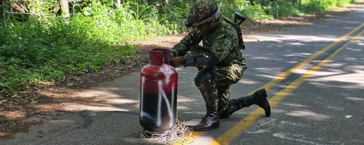 Momentos de pánico en vía del Cesar por un misterioso cilindro abandonado en la carretera 