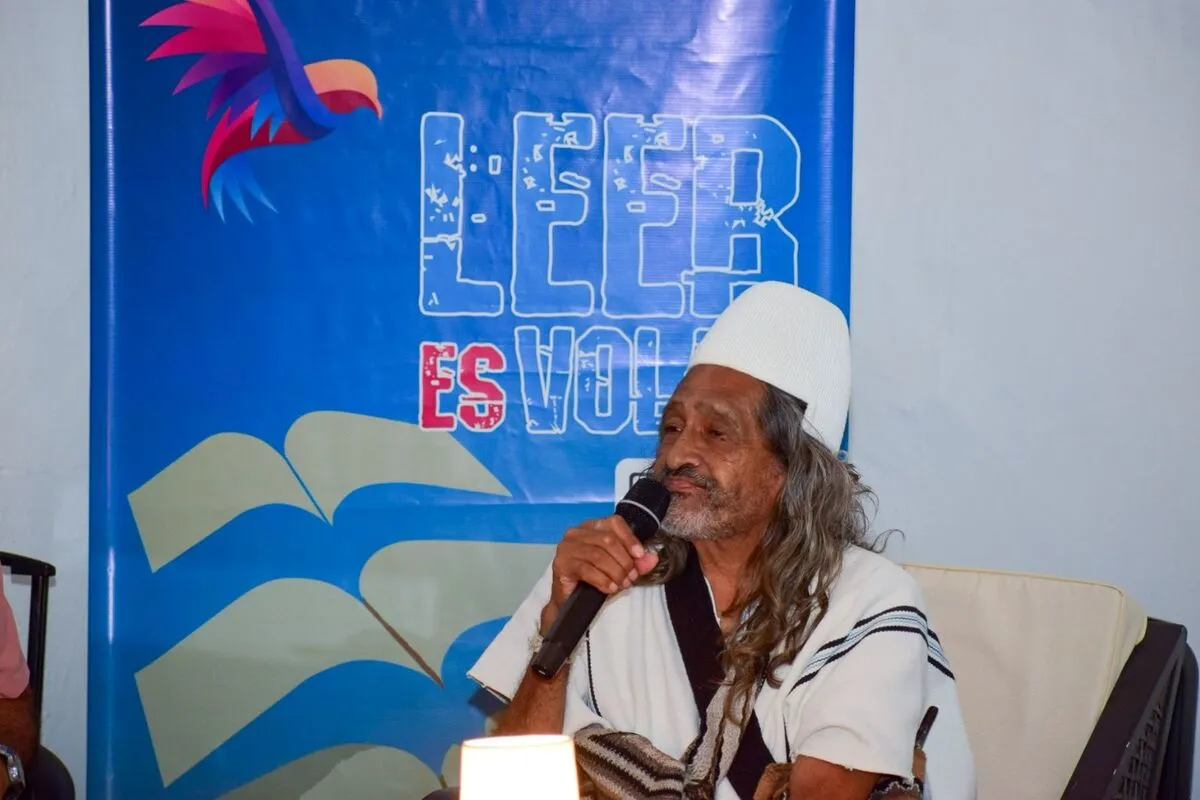 Amado Villafaña Chaparro, líder arhuaco, durante el conversatorio “Visión y pensamiento del pueblo arhuaco en la Sierra Nevada Gonawindúa”, en la Casa Castro Monsalvo, en el marco de Felva 2026. Foto: Said Armenta.