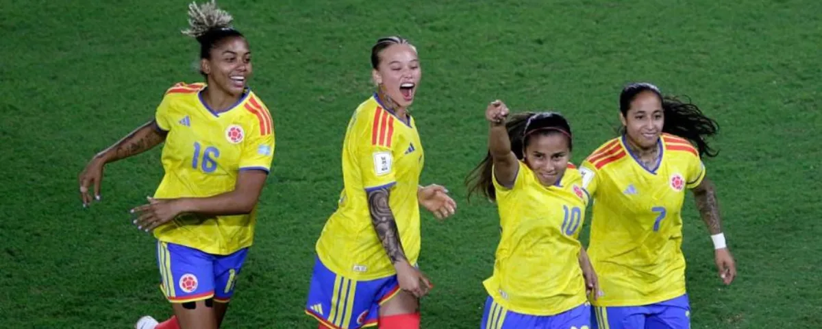 La Selección Colombia Femenina celebró en Asunción el primer título de la Liga de Naciones tras vencer 4-3 a Paraguay. FOTO: web