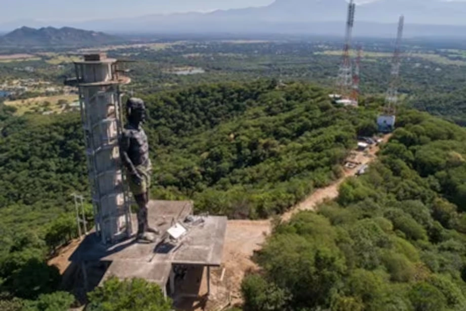 El cerro Las Antenas alberga el monumento y mirador del Santo Eccehomo, nuevo ícono del turismo religioso de Valledupar y punto clave del debate ambiental en torno a su vía de acceso. Foto: Gobernación del Cesar.