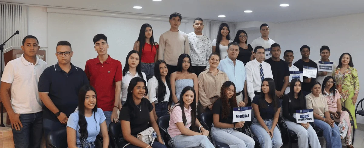 Estudiantes nuevos participan en la Jornada de Inducción 2026-B de la Universidad de Santander UDES, campus Valledupar.