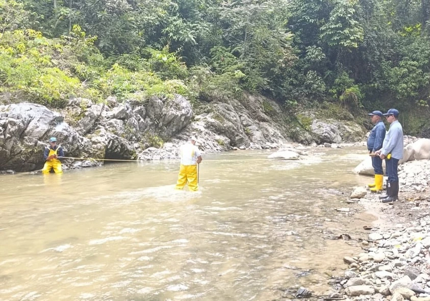 Técnicos de Corpocesar realizan monitoreo de caudales en ríos del Cesar para anticipar los efectos del Súper Niño 2026‑2027 y proteger la oferta de agua en la región. Foto:Corpocesar.