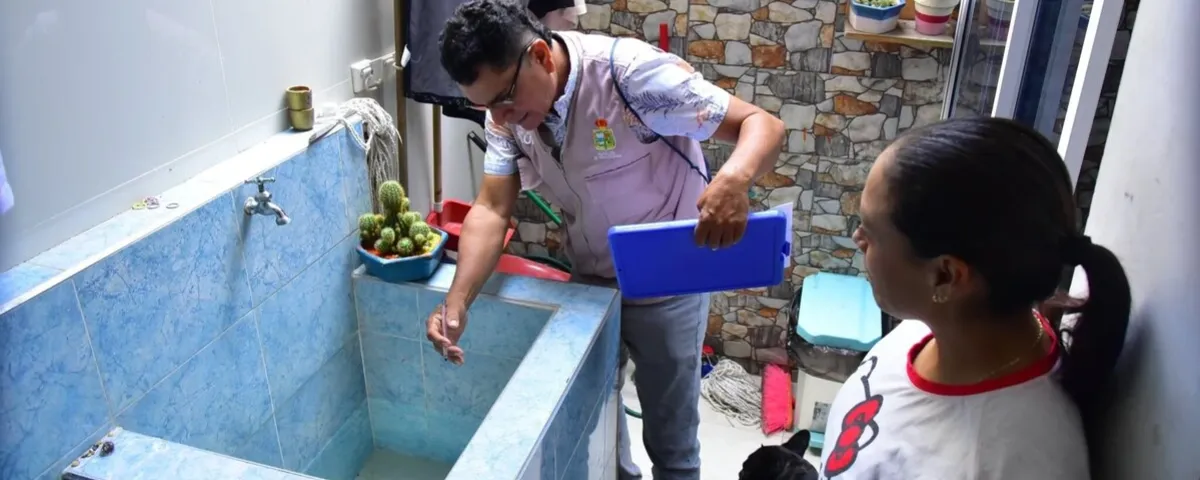 Las autoridades recomiendan eliminar recipientes con agua estancada para reducir el riesgo de dengue durante la temporada de lluvias en Valledupar