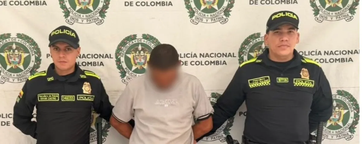 Indignación por hombre que golpeó a una joven en los brazos tras supuesta escena de celos 