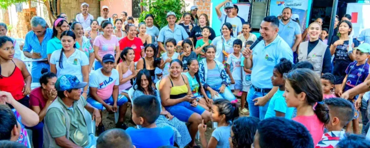 Reunión de habitantes con funcionarios de Gestión social. FOTO: web