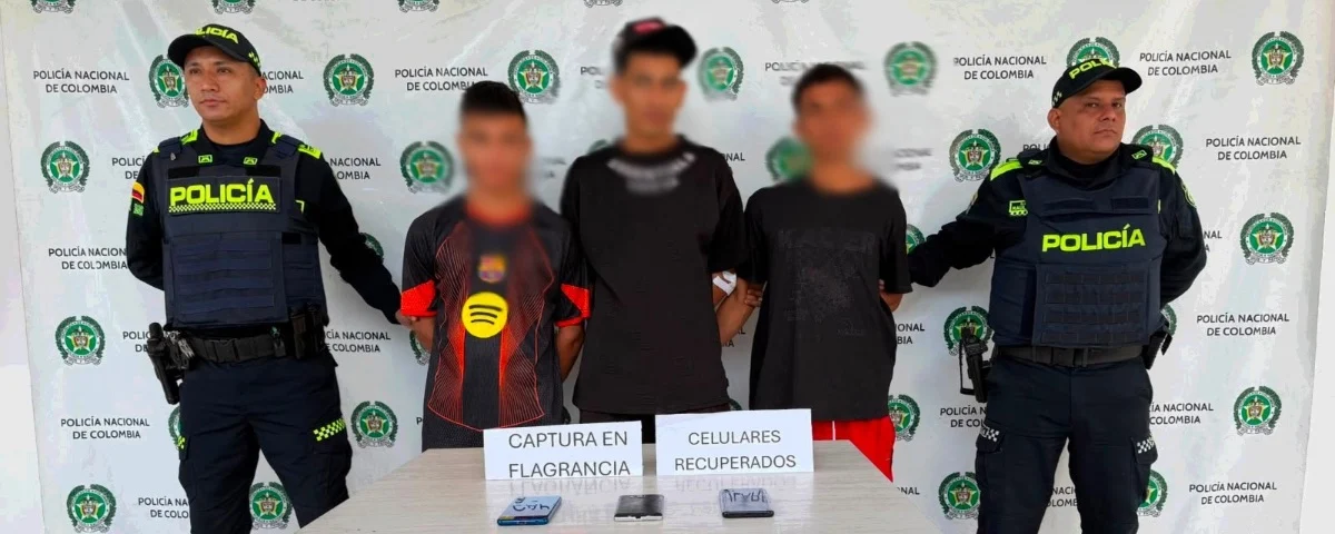 Capturan a tres jóvenes tras presunto hurto de tres celulares en Curumaní: los interceptaron con los equipos