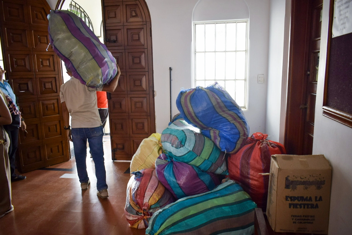 En Valledupar se habilitaron puntos de acopio para recolectar ayudas destinadas a las familias damnificadas por el terremoto. Foto: Said Armenta.