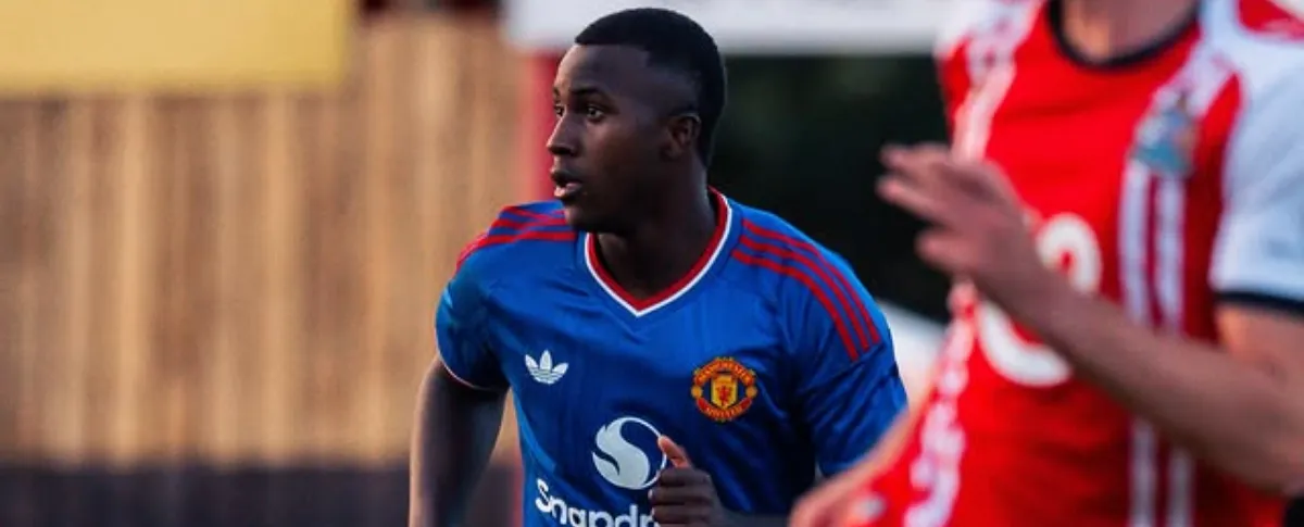 El volante llegó al Manchester United luego de que el club inglés concretara su fichaje procedente de Fortaleza CEIF