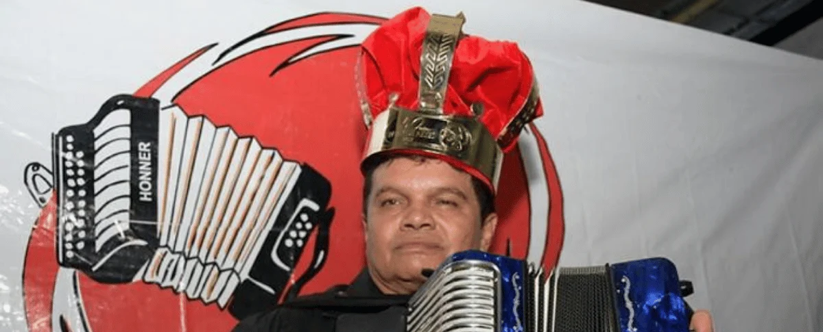 Álvaro López tras coronarse como Rey de Reyes en 2017.
