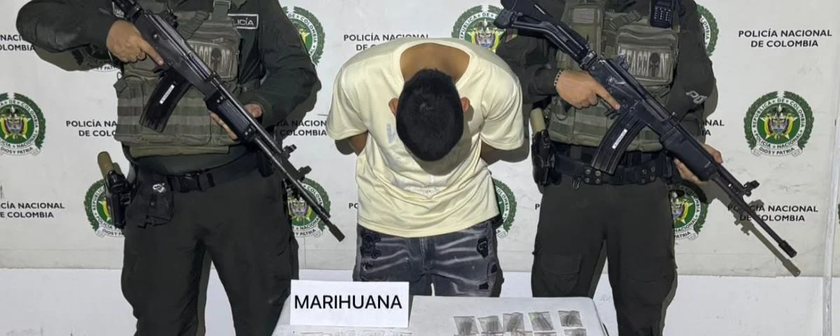 Arrojó una bolsa a un matorral al ver a la Policía: llevaba 138 dosis de marihuana en Aguachica