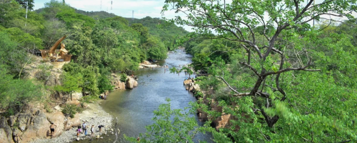 El río Guatapurí abastece de agua a Valledupar y otros sectores del Cesar y enfrenta múltiples presiones ambientales.