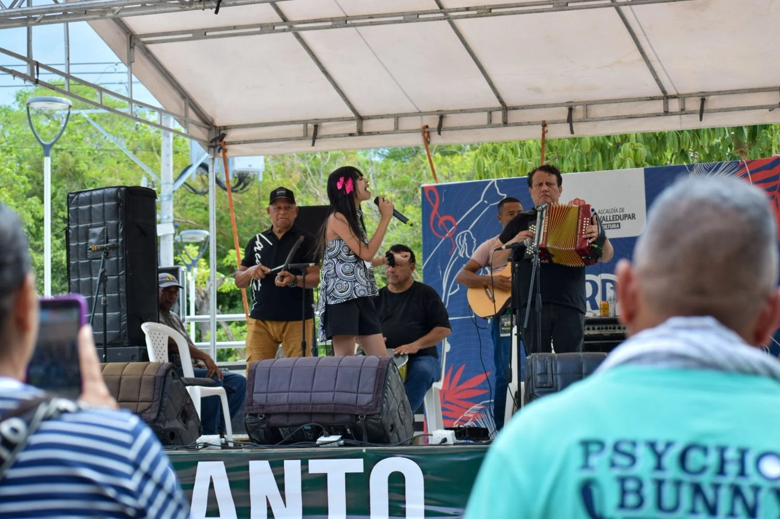 Compositores e intérpretes llevaron al escenario del Festival ‘Un Canto al Río’ letras dedicadas a la belleza, memoria y defensa ambiental del río Guatapurí. Foto: Said Armenta.