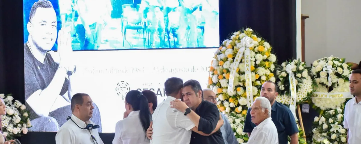 Familiares, amigos, artistas y colegas acompañaron la cámara ardiente de Fabio Torres ‘El Rector’ en Valledupar.