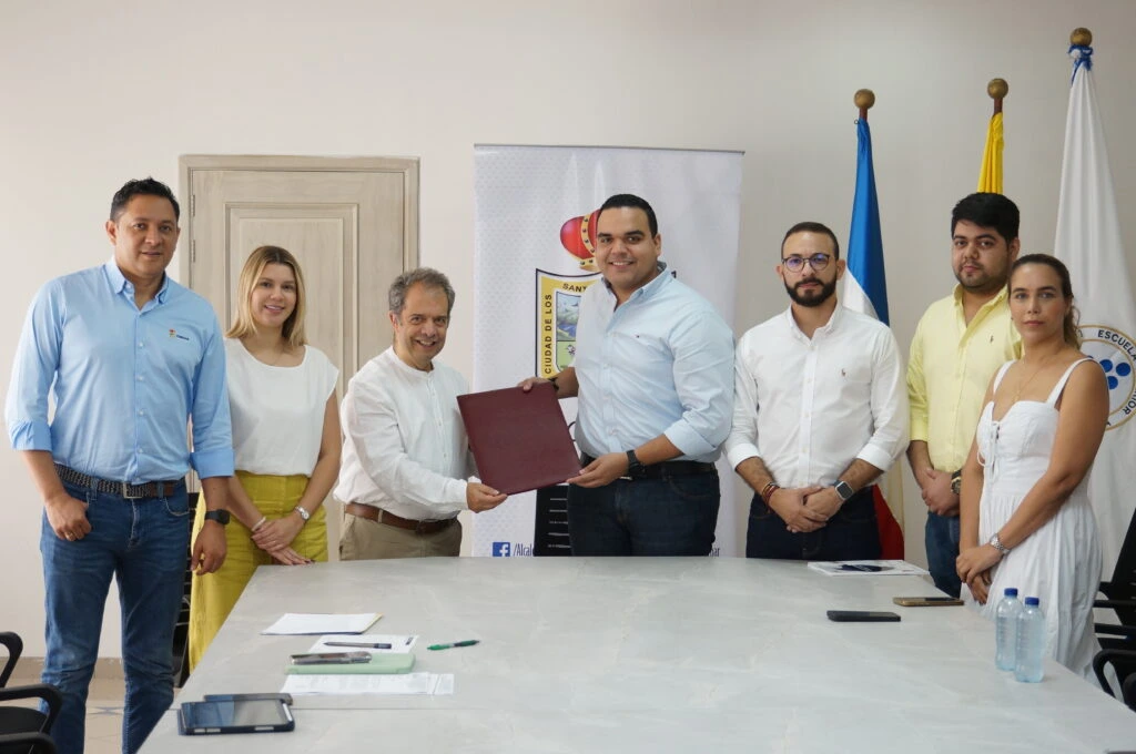 El Municipio de Valledupar entregó a la Escuela Superior de Administración Pública (ESAP) un lote de 2.000 metros cuadrados para la construcción de su sede propia en la ciudad. Foto: Alcaldía de Valledupar.