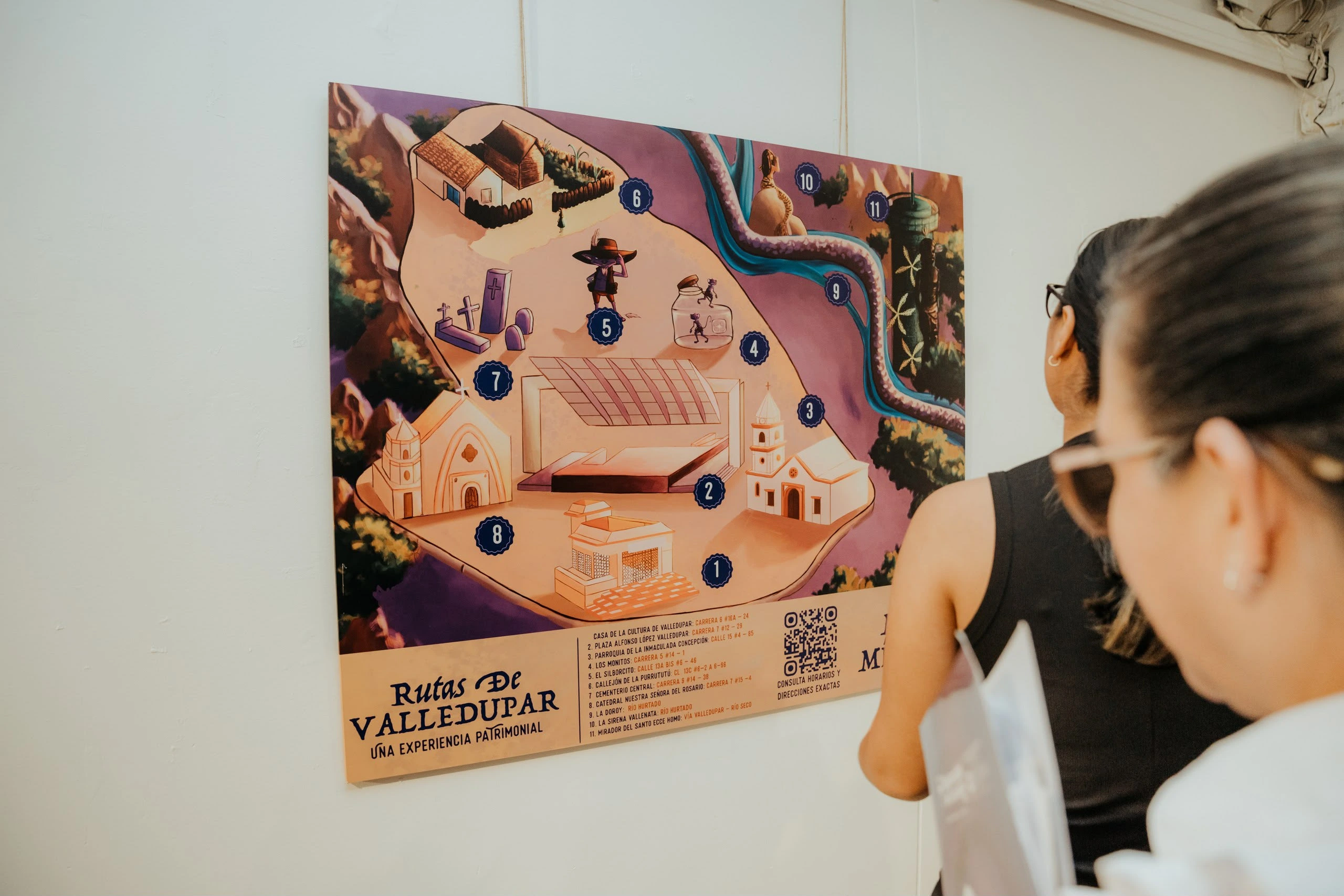 La exposición de la Ruta Turística Cultural de Valledupar, creada por el Programa de Diseño Gráfico de la UDES, estará abierta al público durante todo el Mes del Patrimonio en la Biblioteca Departamental Rafael Carrillo Lúquez. Foto: Karoll Hormaza.