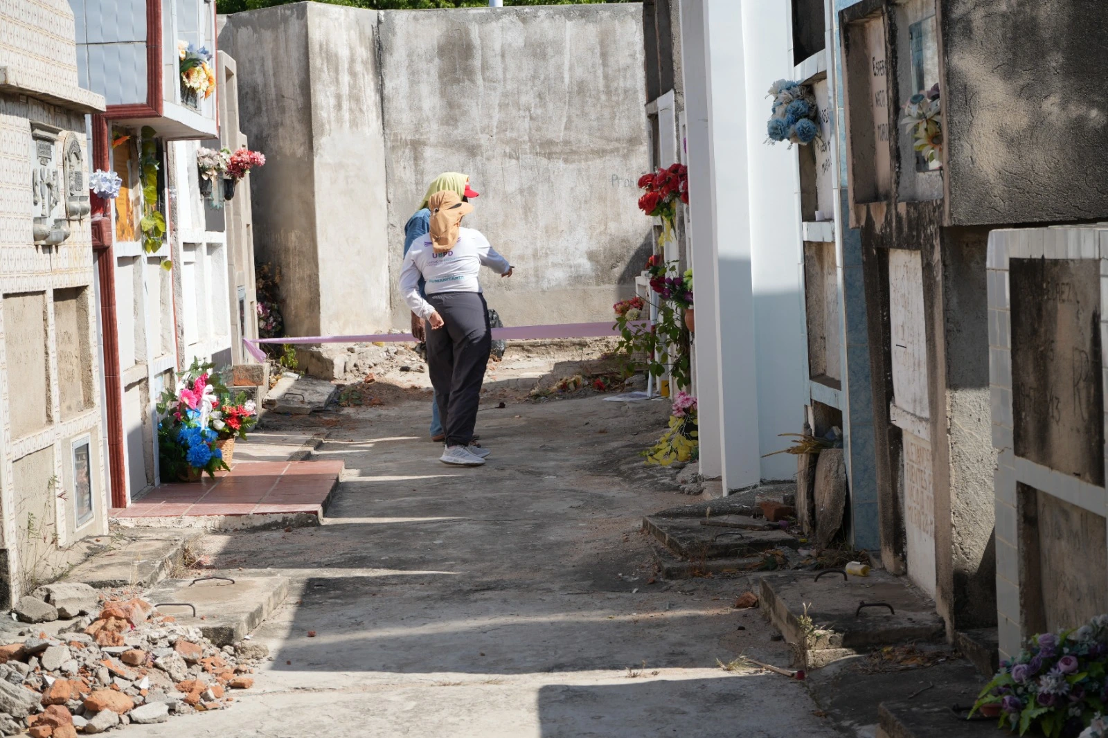 Bóveda familiar en el cementerio de Barrancas, La Guajira, donde la UBPD recuperó los restos que serían de Jorge, campesino desaparecido en medio del conflicto armado. Foto: UBPD.