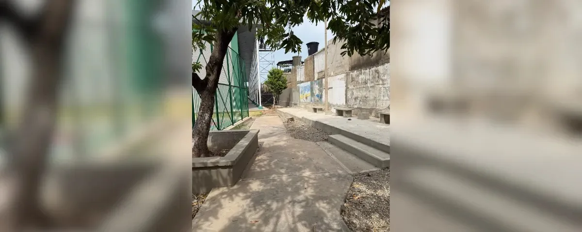 Pared del barrio Manantial utilizada como cerramiento de la IE José Eugenio Martínez.
