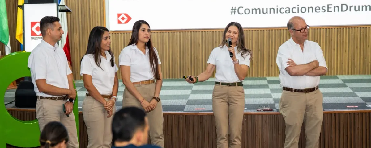 Estudiantes de Comunicación Social de Areandina y UDES durante la jornada académica de transferencia de conocimiento con Drummond Ltd.