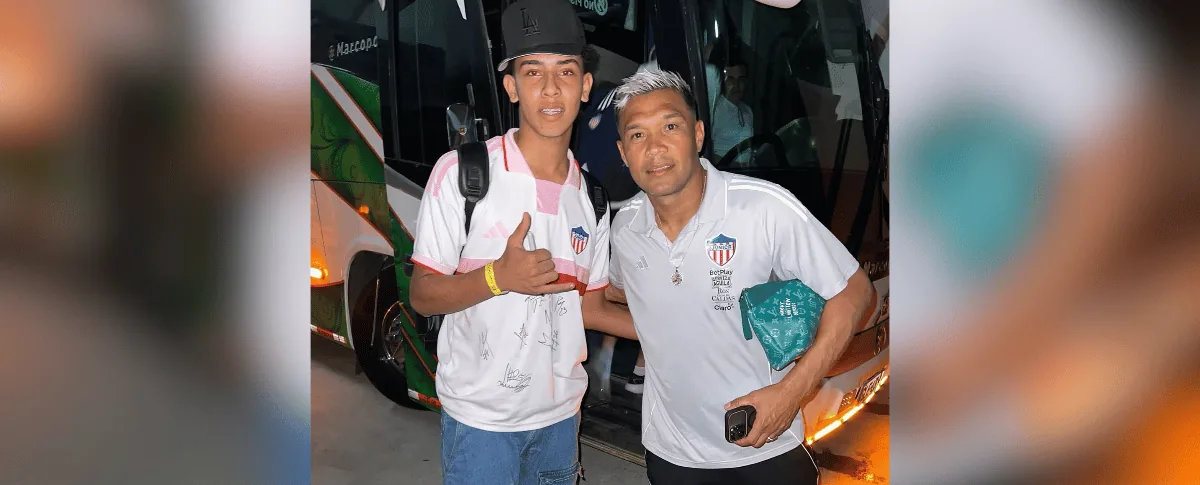 De ser discriminado por llevar chancletas al estadio a ver a Junior desde un palco y recibir un regalo de ‘Teo’