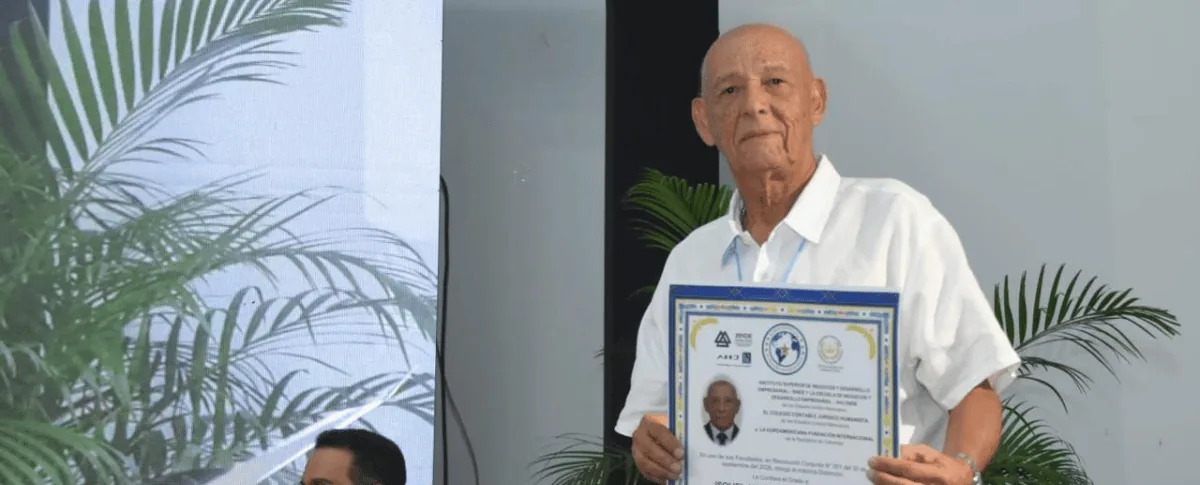 Isoliel Antonio Montero Pérez recibió el título de Doctor Honoris Causa por sus 35 años de trayectoria en la industria láctea.