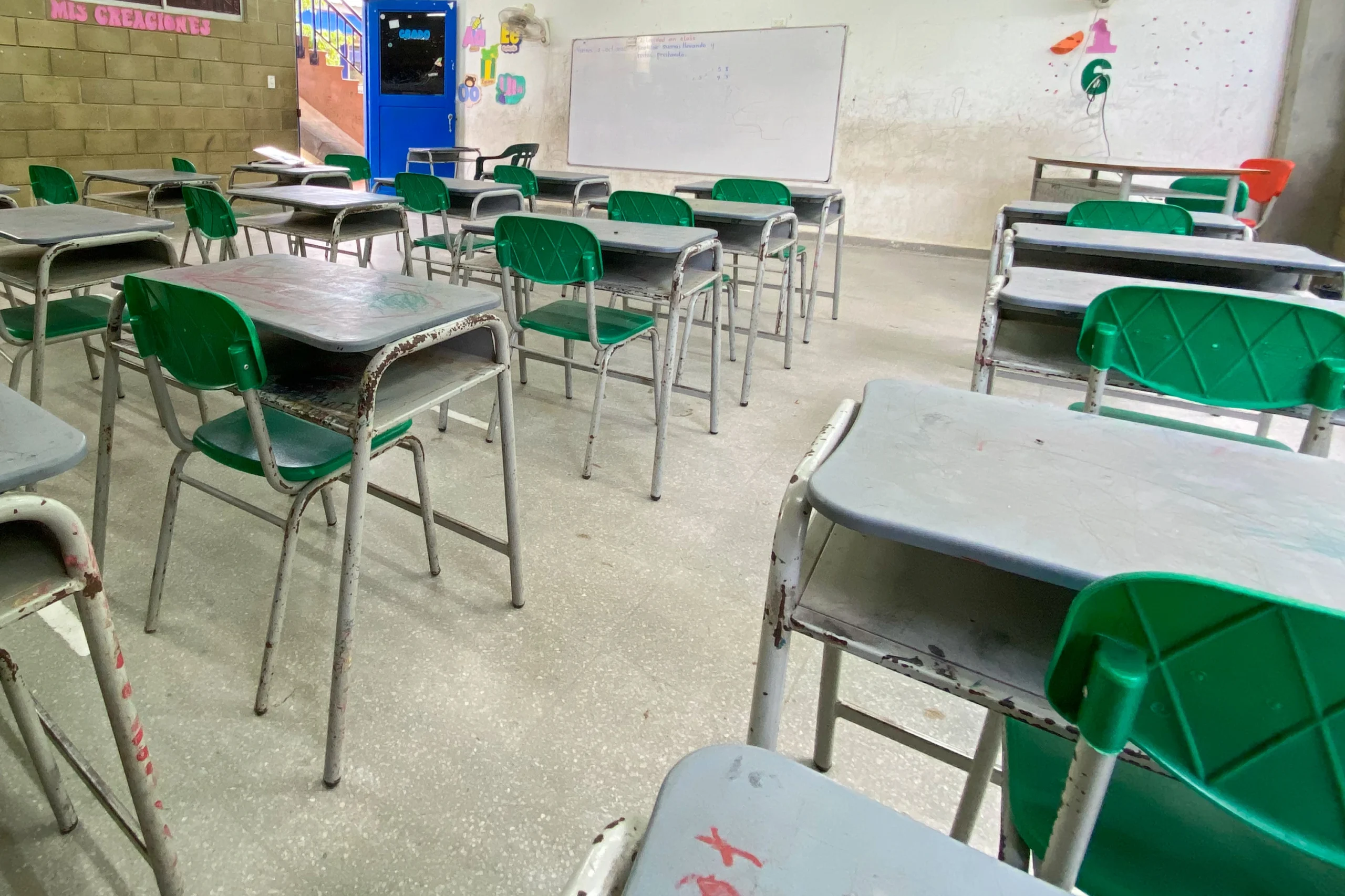 Un aula de clases vacía durante el receso escolar de octubre, que inicia este lunes 5 y se extenderá hasta el festivo del 12 de octubre en Valledupar. Foto: Said Armenta.