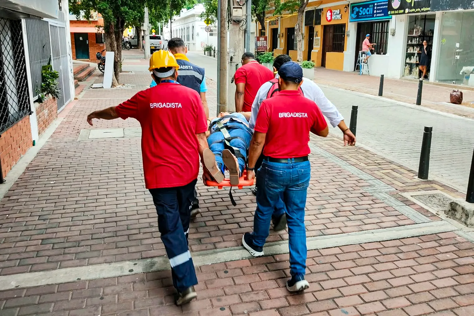 En el Parque de las Madres confluyeron entidades públicas del centro histórico de Valledupar para evaluar sus rutas de salida y tiempos de evacuación durante el Simulacro Nacional. Foto: Said Armenta.