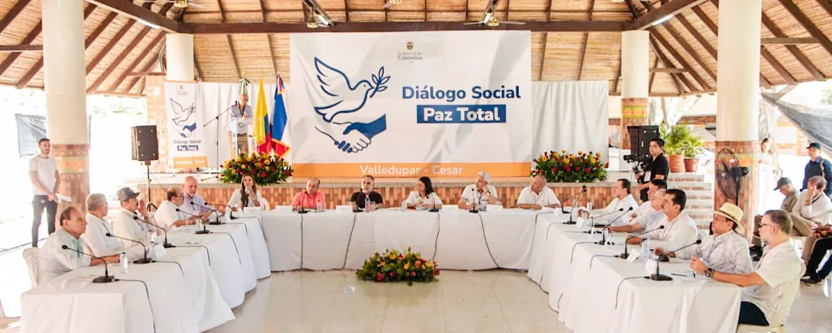 Según medios, la cumbre de exparamilitares en Valledupar en 2025 fue un complot para acusar a la oposición