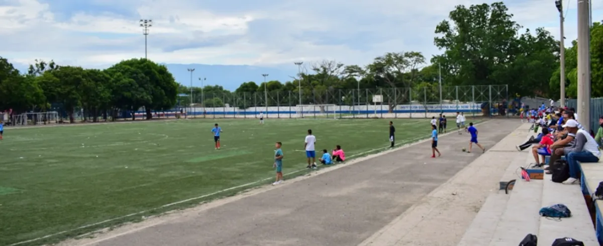 La cancha de fútbol del Doce de Octubre es considerada como ‘Templo del fútbol vallenato’. Foto: Said Armenta.