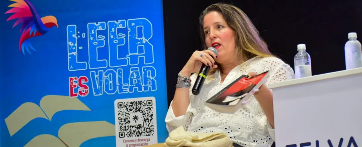 Agustina Bazterrica y Claudia Manotas, propietaria de la Librería La Bienaventurada, conversaron sobre el proceso creativo de la autora, el feminismo y las preguntas que atraviesan sus obras. Foto: Said Armenta.