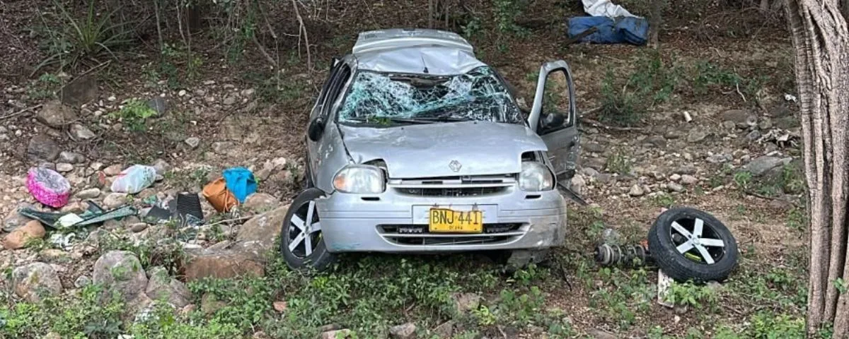 Seis personas y un perro se salvaron de milagro tras aparatoso accidente en la vía San Juan-Valledupar