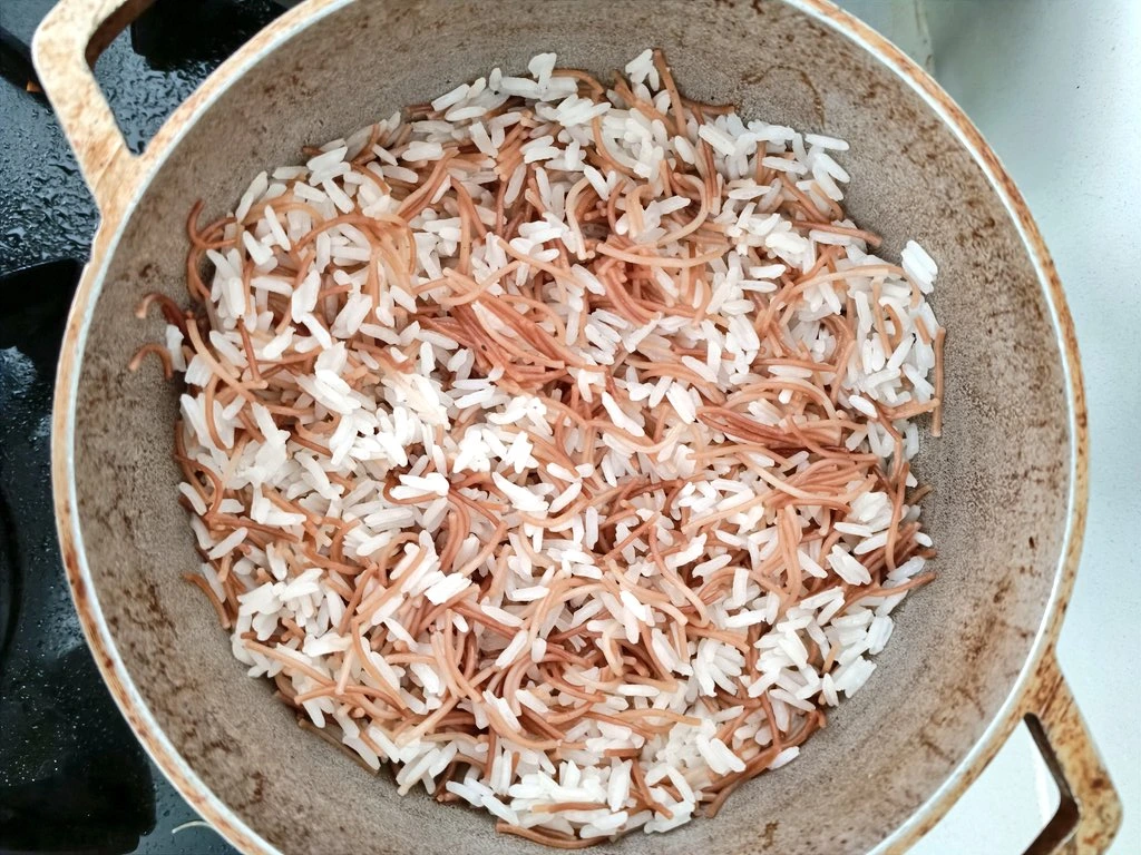 El arroz de palito, también conocido como arroz de fideo, es una preparación representativa de la gastronomía vallenata. Foto: @carojarasanta